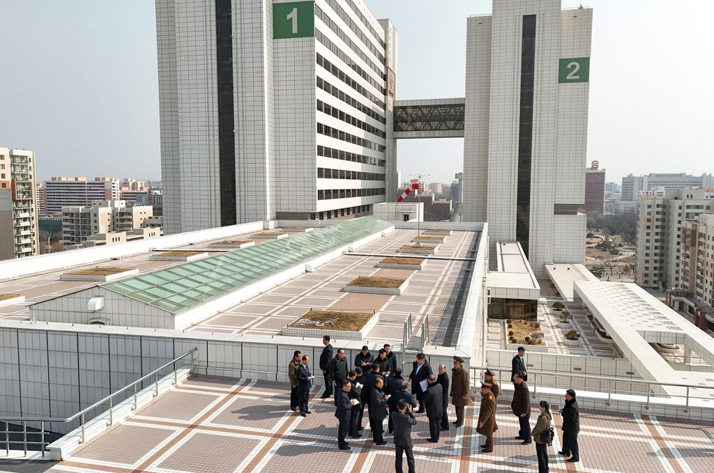 Respected Comrade Kim Jong Un Visits Completed Pyongyang General Hospital - Image 6