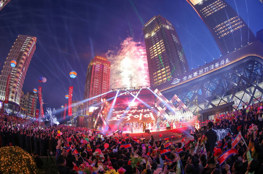 Another Spectacular Appearance Symbolic of New Heyday of Pyongyang Construction and Efflorescence of Pyongyang CultureInauguration Ceremony of 10 000 Flats at Third Stage in Hwasong Area Takes Place with Splendour - Image 21