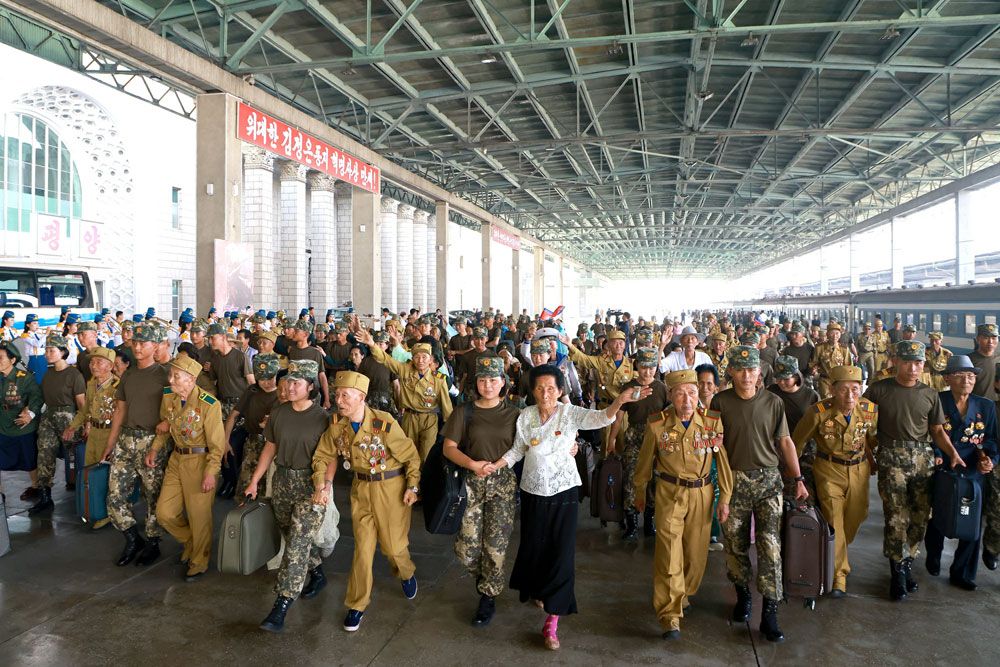 War Veterans and Persons of Wartime Merits Arrive Here