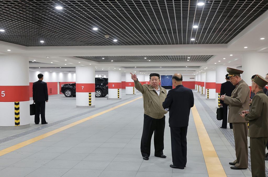 Respected Comrade Kim Jong Un Guides Preparations for Operating Major Neighbourhood-serving Amenities Built in Third-stage Section of Hwasong Area