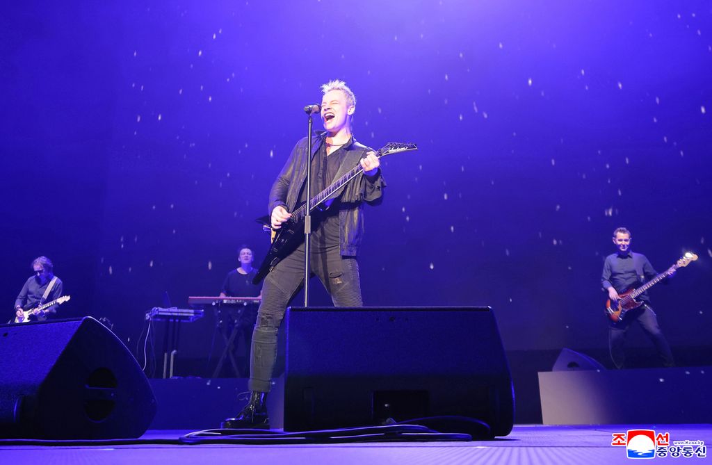 Russian artistes give artistic performance - Image 6