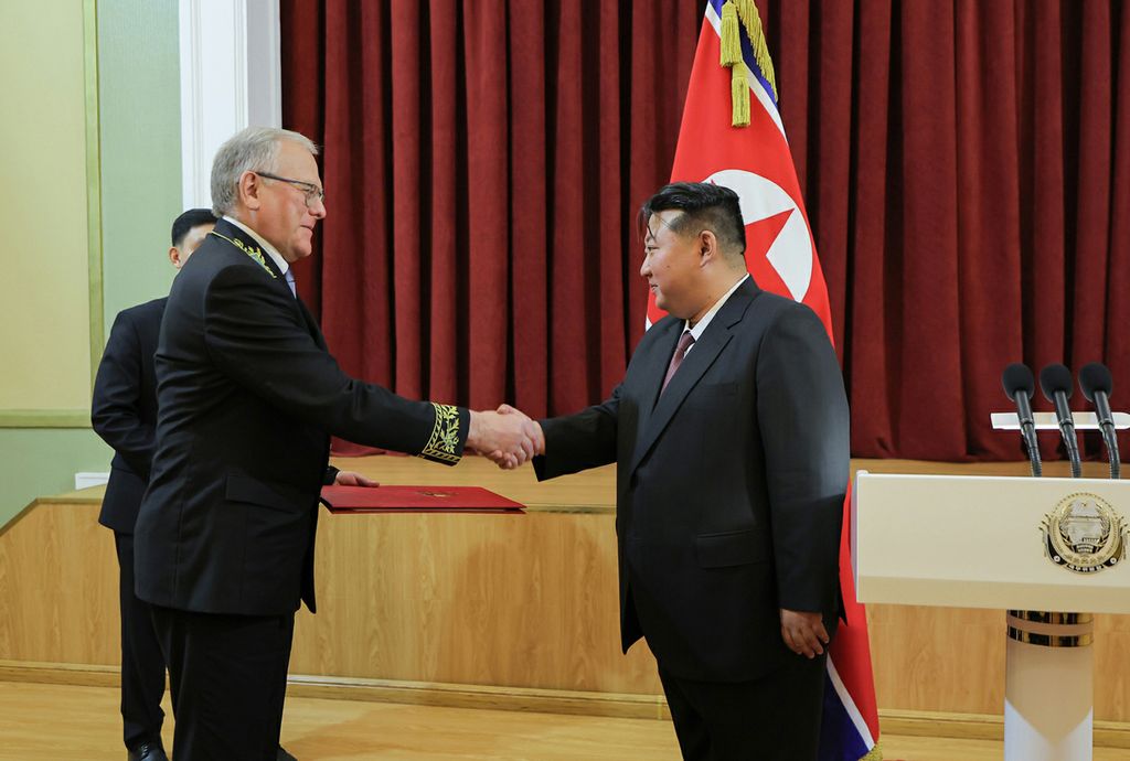 Respected Comrade Kim Jong Un Pays Congratulatory Visit to Russian Embassy in Pyongyang to Mark Russia’s Great V-Day - Image 16