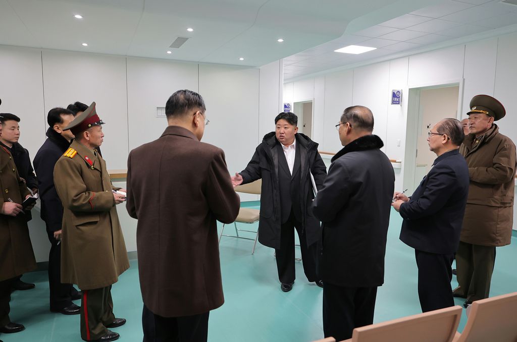 Respected Comrade Kim Jong Un Visits Completed Pyongyang General Hospital - Image 14