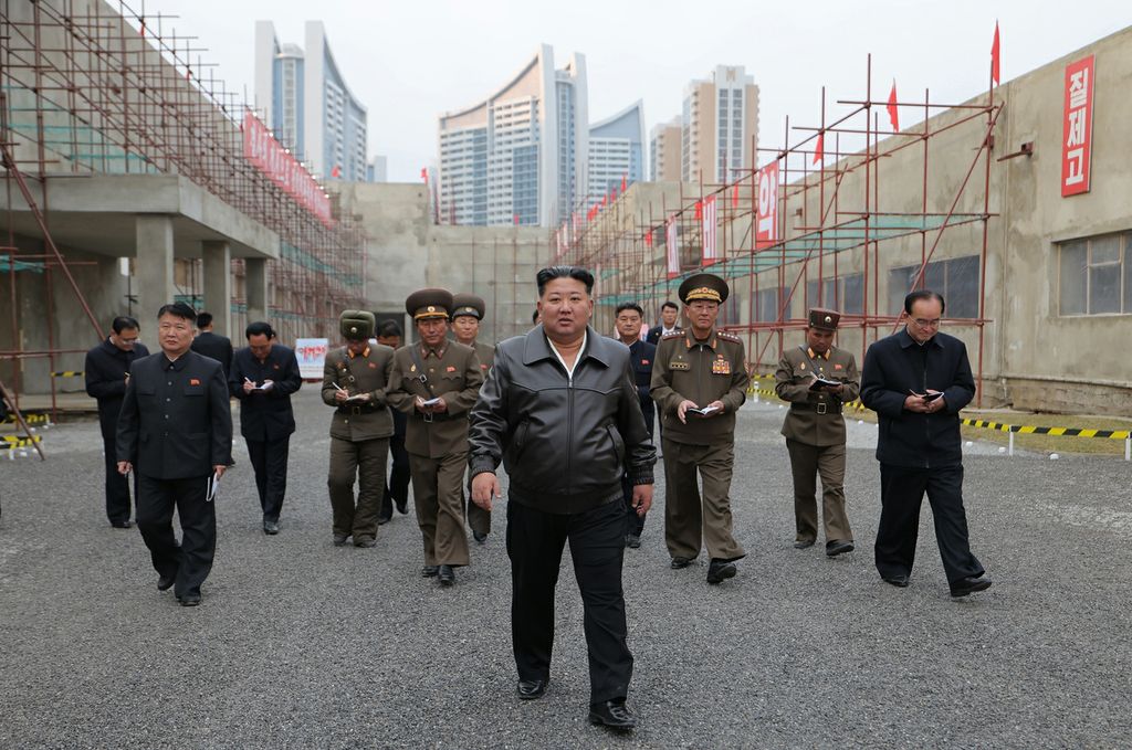 Respected Comrade Kim Jong Un Gives Field Guidance at School Things Factory and School Fixtures Factory under Construction - Image 8