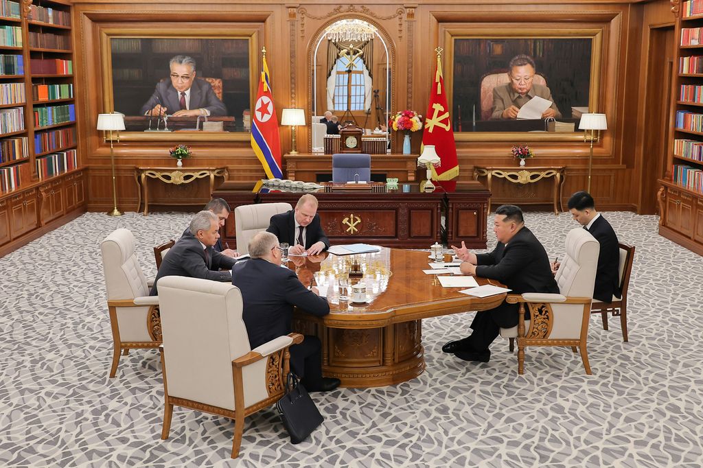 Respected Comrade Kim Jong Un Meets Secretary of Russian Security Council Sergei Shoigu - Image 4