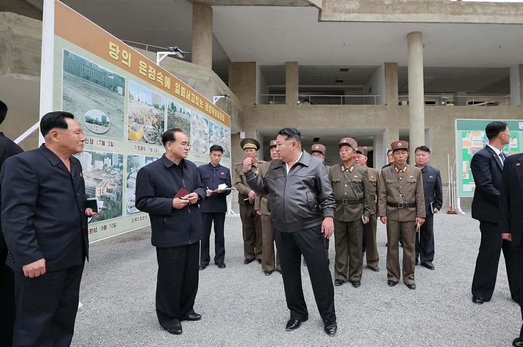 Respected Comrade Kim Jong Un Gives Field Guidance at School Things Factory and School Fixtures Factory under Construction - Image 2
