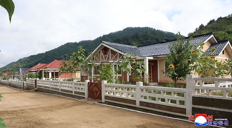 New houses built in Usi County of Jagang Province
