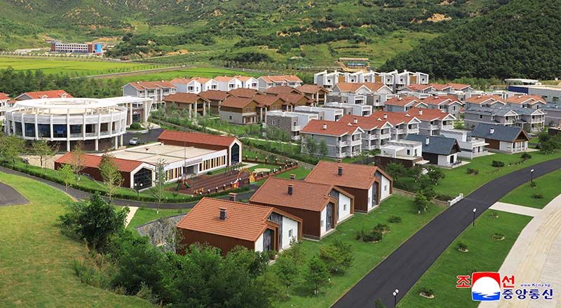 Residents of Ragwonpho move into new houses