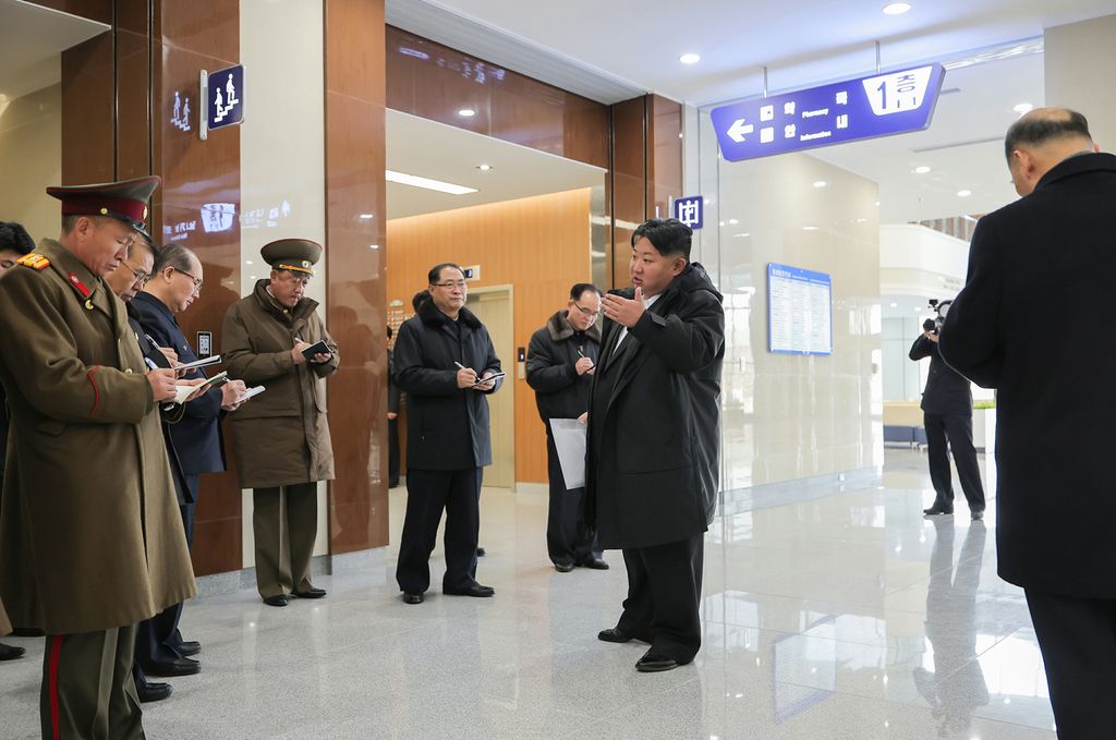 Respected Comrade Kim Jong Un Visits Completed Pyongyang General Hospital - Image 10