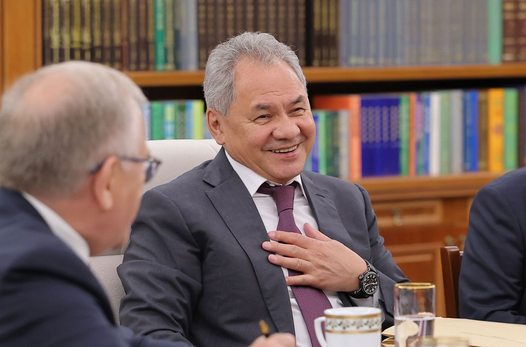 Respected Comrade Kim Jong Un Meets Secretary of Russian Security Council Sergei Shoigu - Image 2