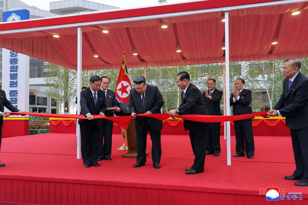 Monument to love for people built thanks to ardent desire of WPKInauguration ceremony of Pyongyang General Hospital held in splendour - Image 4
