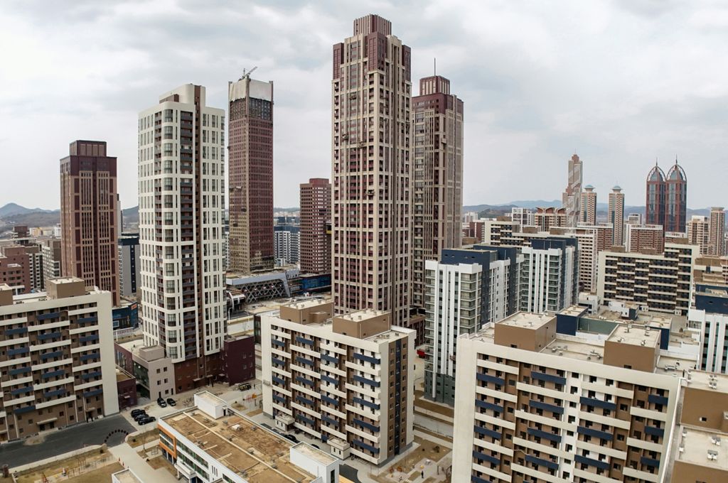 Respected Comrade Kim Jong Un Visits Construction Site of 10 000 Flats at Third Stage in Hwasong Area Nearing Completion - Image 11