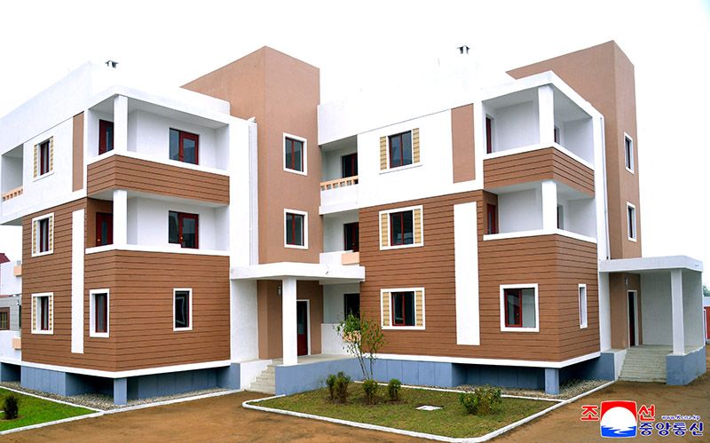 Agricultural workers move into new houses at Yombun Farm of Kyongsong County - Image 2