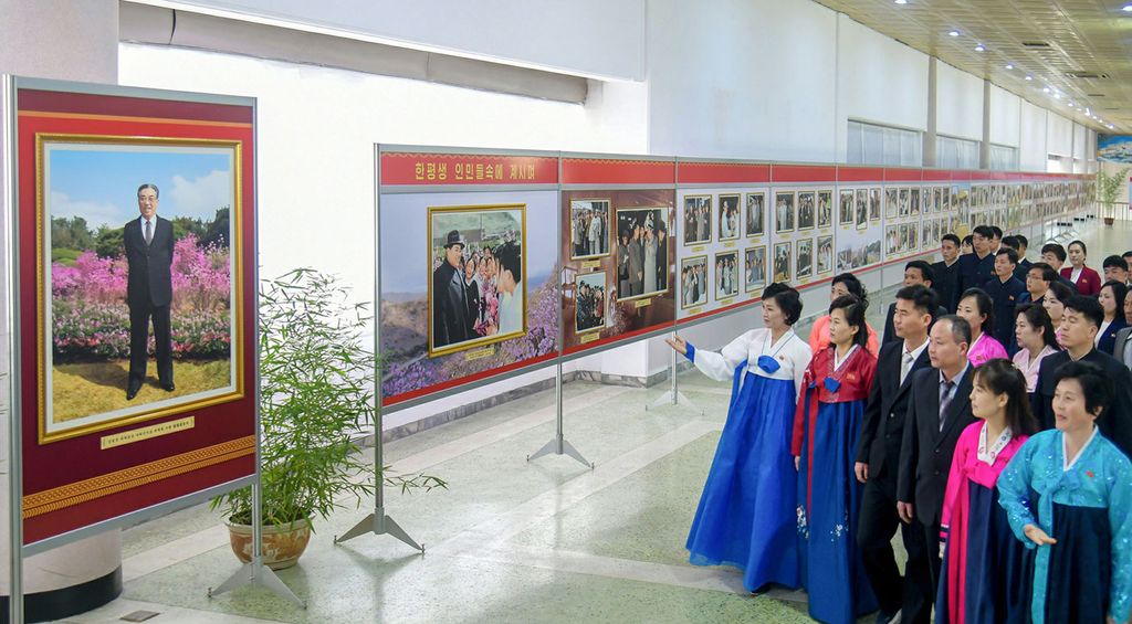 Photo Exhibition Opens to Celebrate 113th Birth Anniversary of President Kim Il Sung 