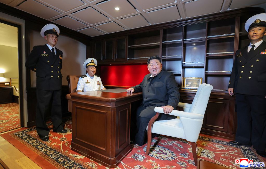 RespectedComrade Kim Jong Un visits destroyer Choe Hyon and learns about training and life of sailors - Image 5