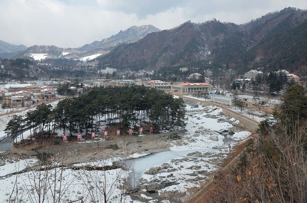 Respected Comrade Kim Jong Un Gives Field Guidance at Onpho Working People’s Holiday Camp under Construction - Image 2