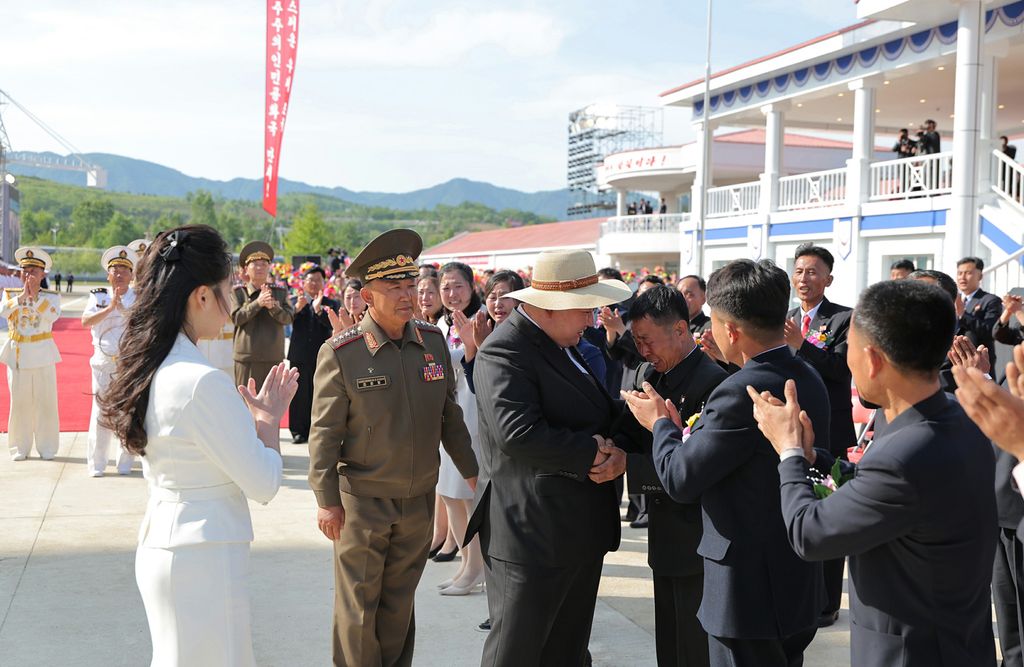 Vigorous Advance and Development of Revolution in Warship-building Industry and Modernization of Naval Forces in New Era Ceremony of Launching Destroyer of KPA Navy Takes Place with Splendour - Image 30