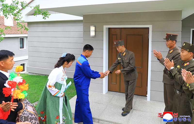 Residents of Ragwonpho move into new houses - Image 10