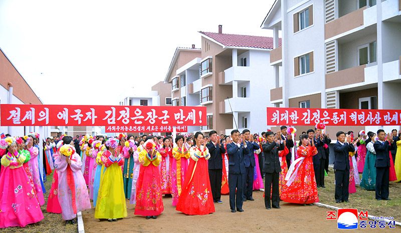Agricultural workers move into new houses at Yombun Farm of Kyongsong County - Image 3