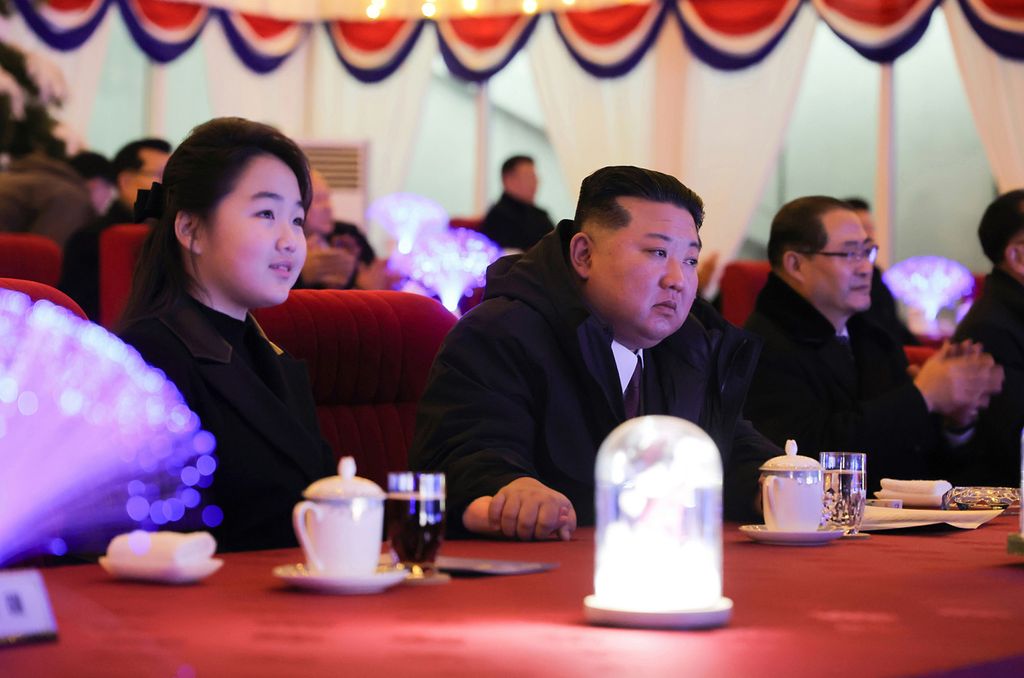 Art Performance Given for Seeing in New Year - Image 14