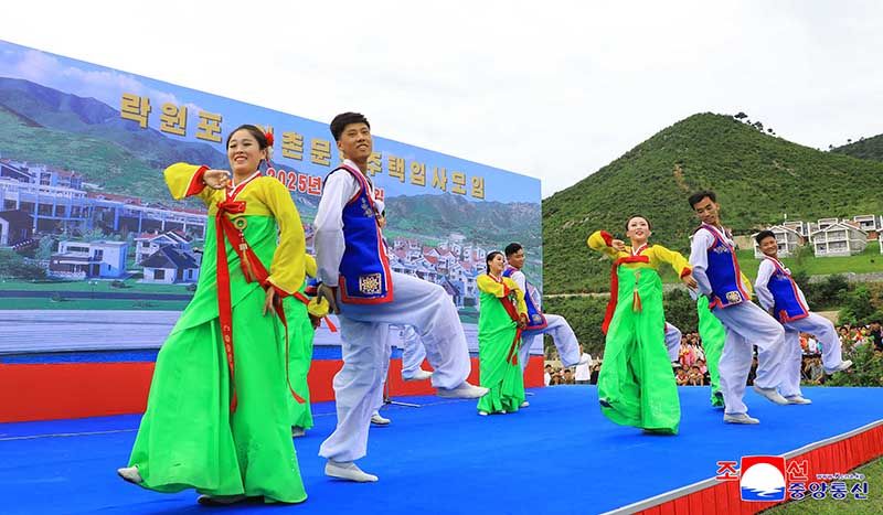 Residents of Ragwonpho move into new houses - Image 9