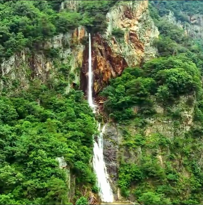 Noun Falls, Pride of Sinphyong Kumgang