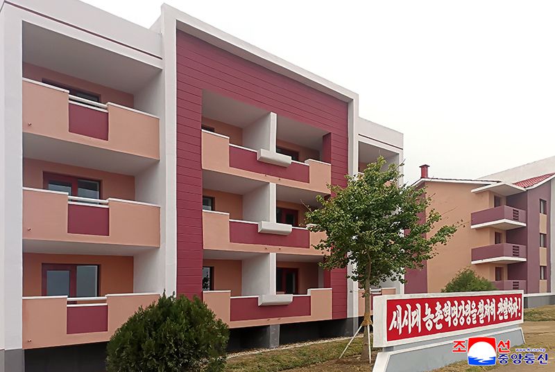 New houses built in Songhwa County of South Hwanghae Province