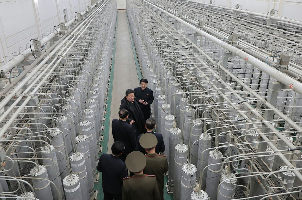 Respected Comrade Kim Jong Un Inspects Nuclear-material Production Base and Nuclear Weapons Institute - Image 7