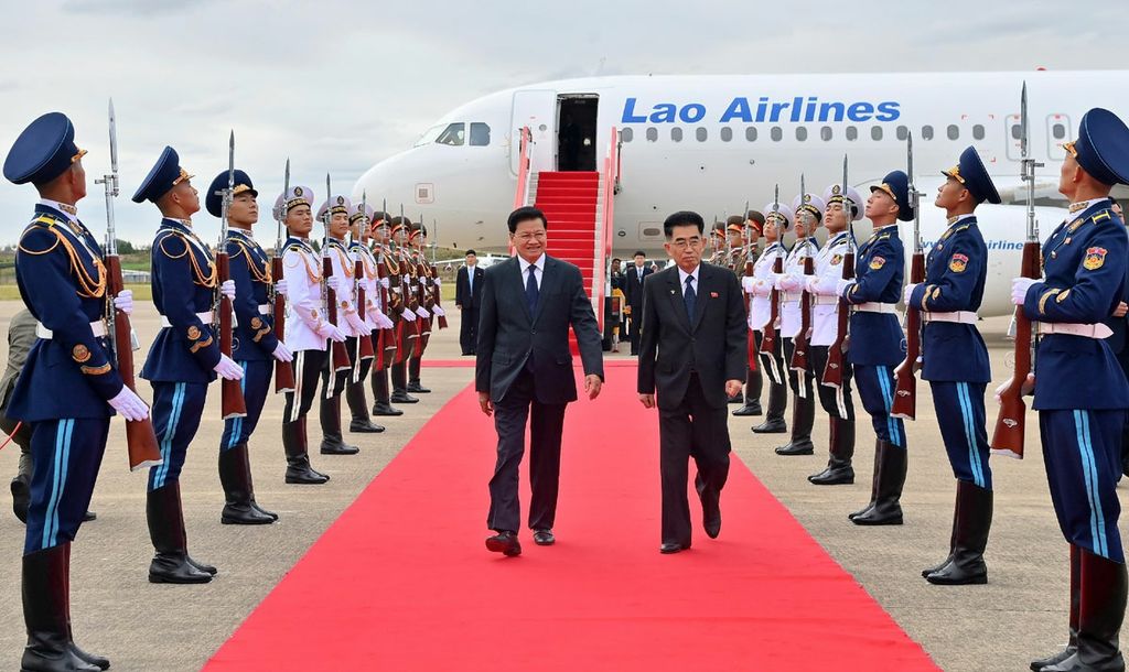 Lao President Arrives Here