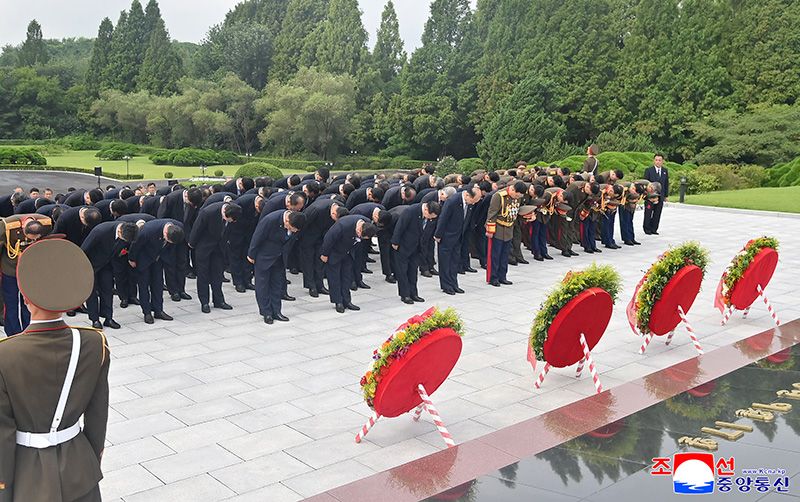 Wreaths laid at Patriotic Martyrs Cemetery - Image 6