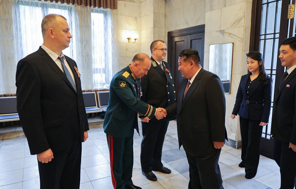 Respected Comrade Kim Jong Un Pays Congratulatory Visit to Russian Embassy in Pyongyang to Mark Russia’s Great V-Day - Image 6