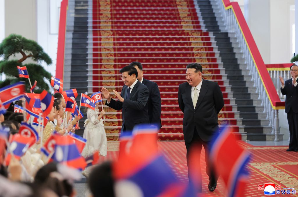 Ceremony held to welcome Lao President