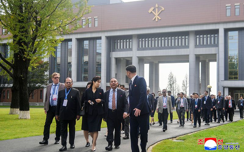 Participants in international seminar on Juche idea visit different places - Image 2