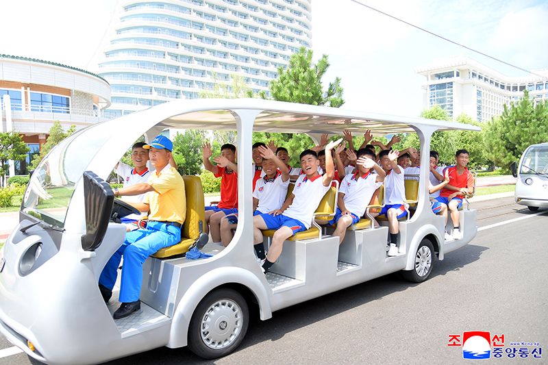 Students of revolutionary schools spend enjoyable days in Wonsan Kalma Coastal Tourist Area - Image 21