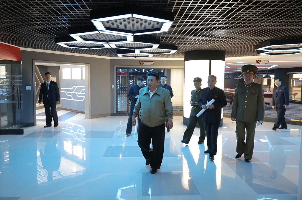 Respected Comrade Kim Jong Un Guides Preparations for Operating Major Neighbourhood-serving Amenities Built in Third-stage Section of Hwasong Area - Image 5