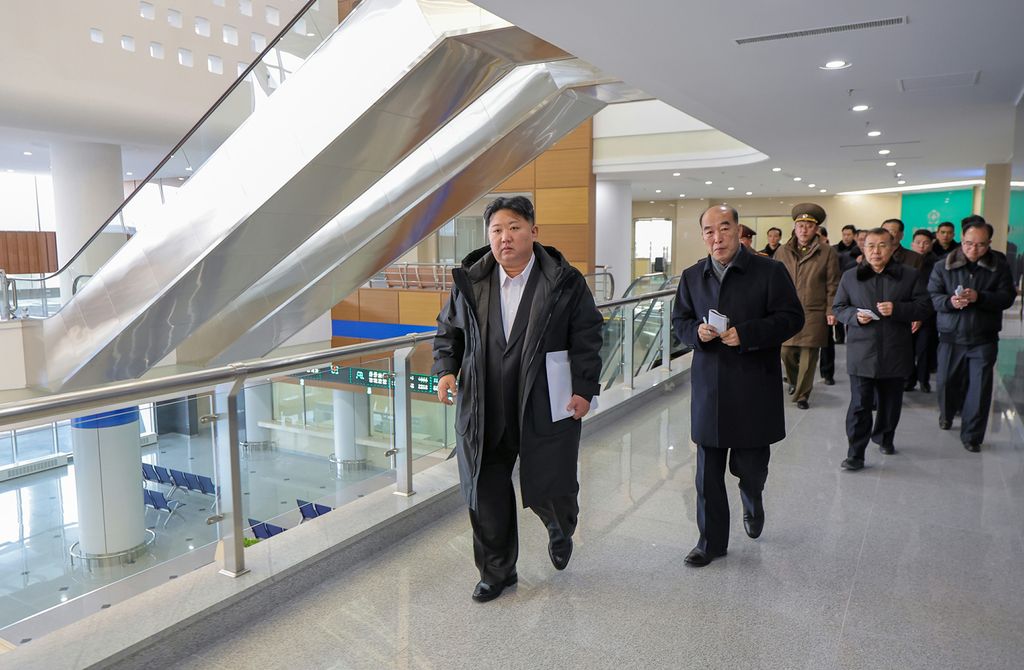 Respected Comrade Kim Jong Un Visits Completed Pyongyang General Hospital - Image 15