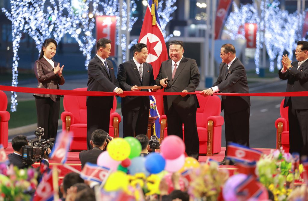 Another Spectacular Appearance Symbolic of New Heyday of Pyongyang Construction and Efflorescence of Pyongyang CultureInauguration Ceremony of 10 000 Flats at Third Stage in Hwasong Area Takes Place with Splendour