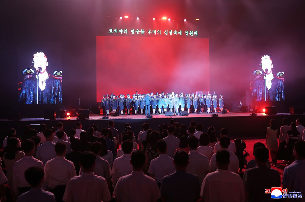 Russian artistes give artistic performance - Image 11