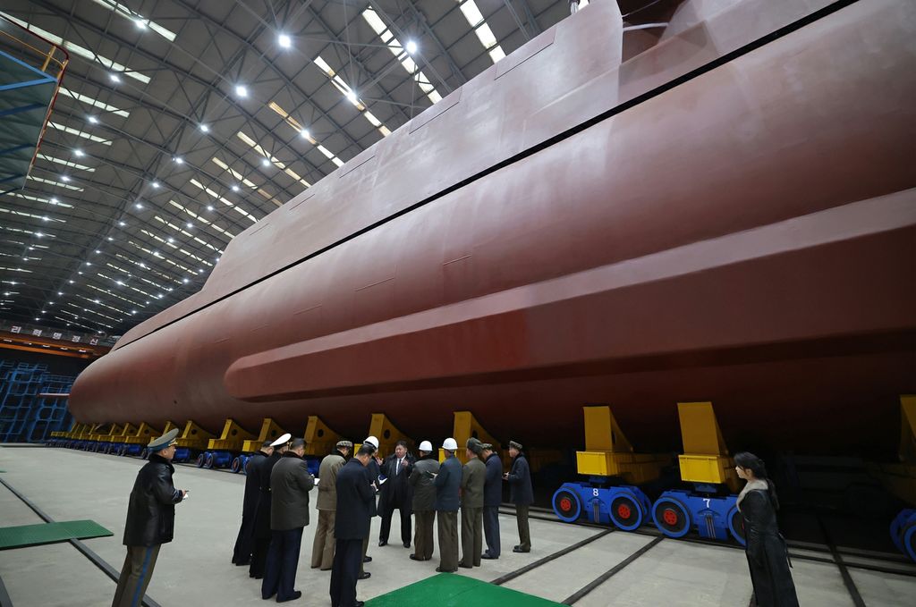Respected Comrade Kim Jong Un Guides Building of Nuclear-powered Strategic Guided Missile Submarine - Image 3