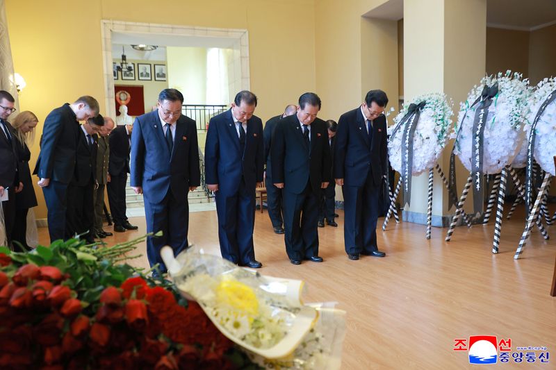 Leading officials of WPK Central Committee pay condolatory visit to Russian embassy