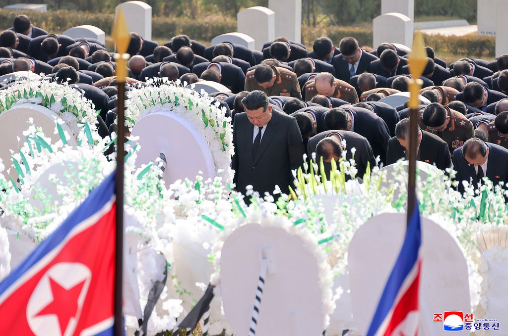 Funeral for late Kim Yong Nam held - Image 8