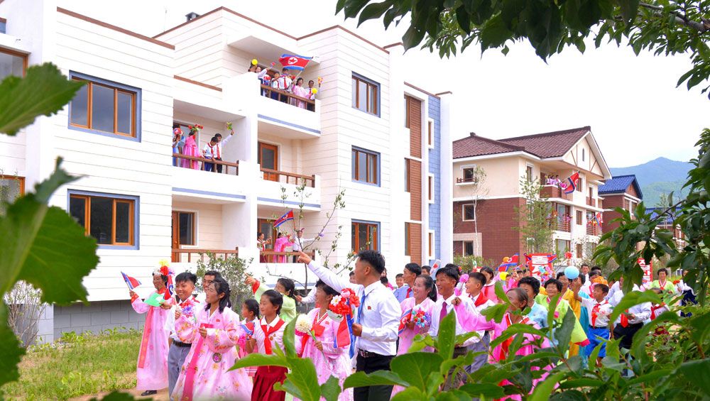 Farmers in Hoeryong City of DPRK Move into New Houses - Image 2