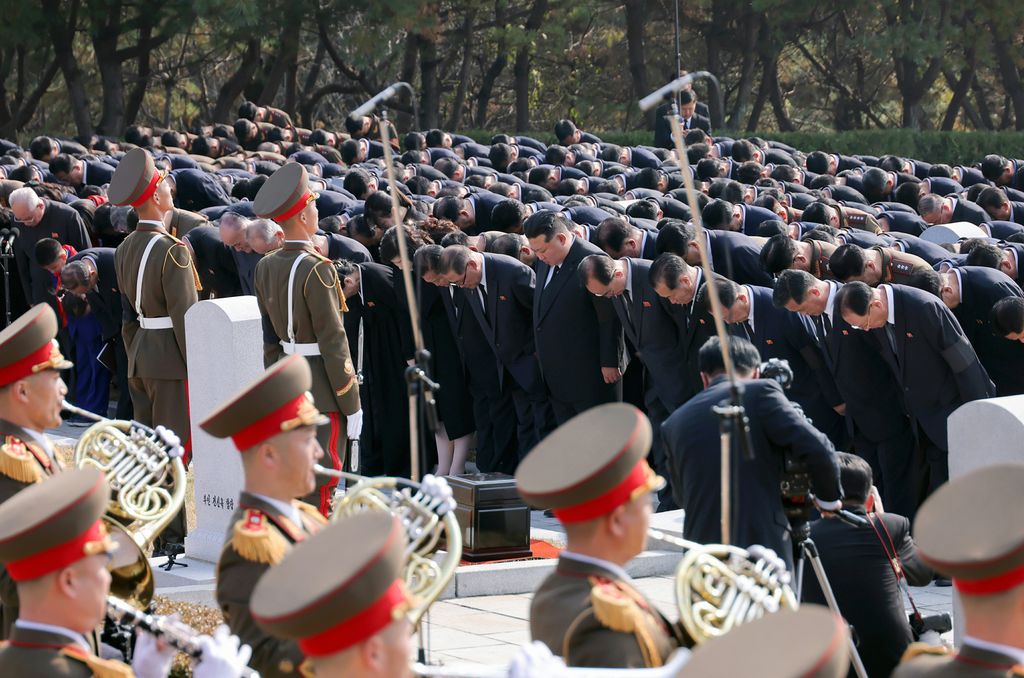 Funeral for Late Kim Yong Nam Held - Image 11
