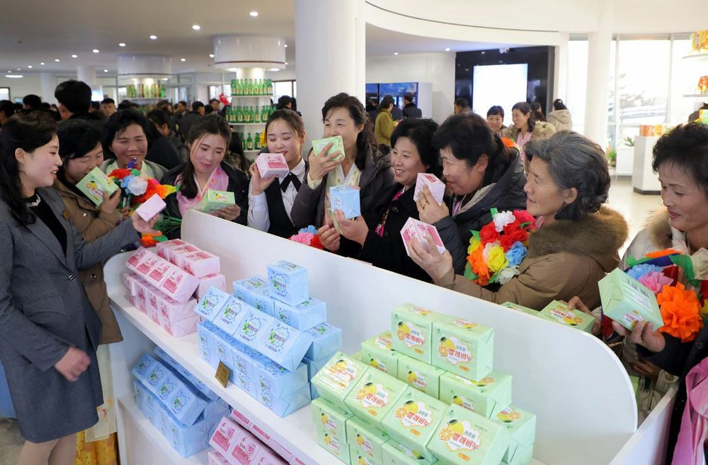 Regional-Industry Factories in Hwangju County Inaugurated - Image 27