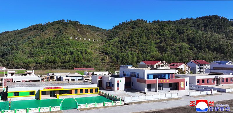 Public and production buildings newly-built at Tapsang Farm in Unsan County - Image 6