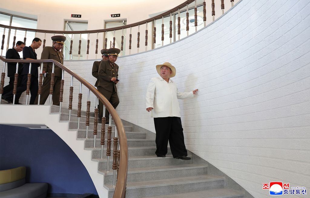 RespectedComrade Kim Jong Un visits completed Ragwon County Offshore Farm and fishermen’s residential district - Image 6