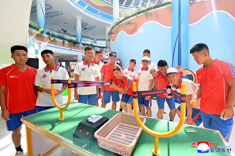 Students of revolutionary schools spend enjoyable days in Wonsan Kalma Coastal Tourist Area - Image 4
