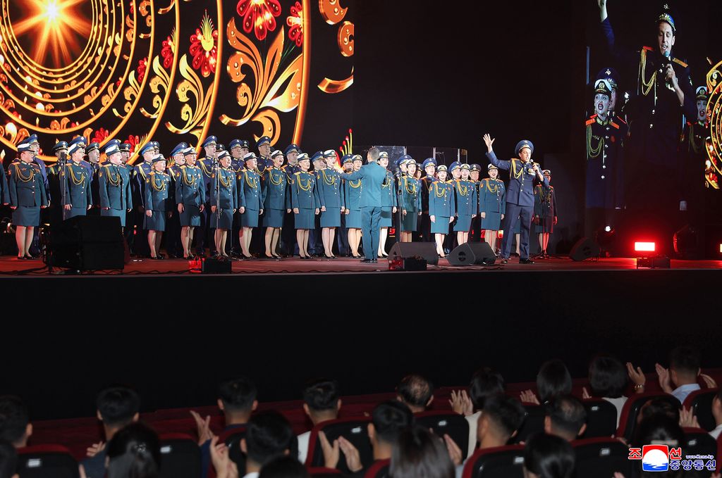 Russian artistes give artistic performance - Image 5