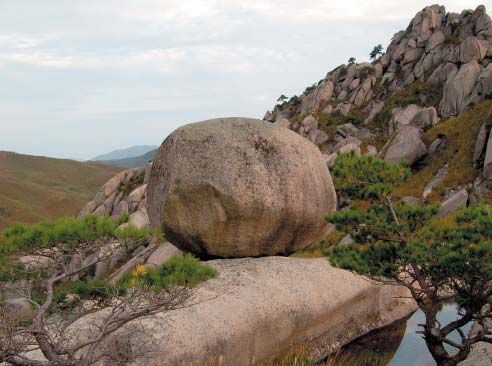 Egg Rock of Mt Kumgang, Living Monument