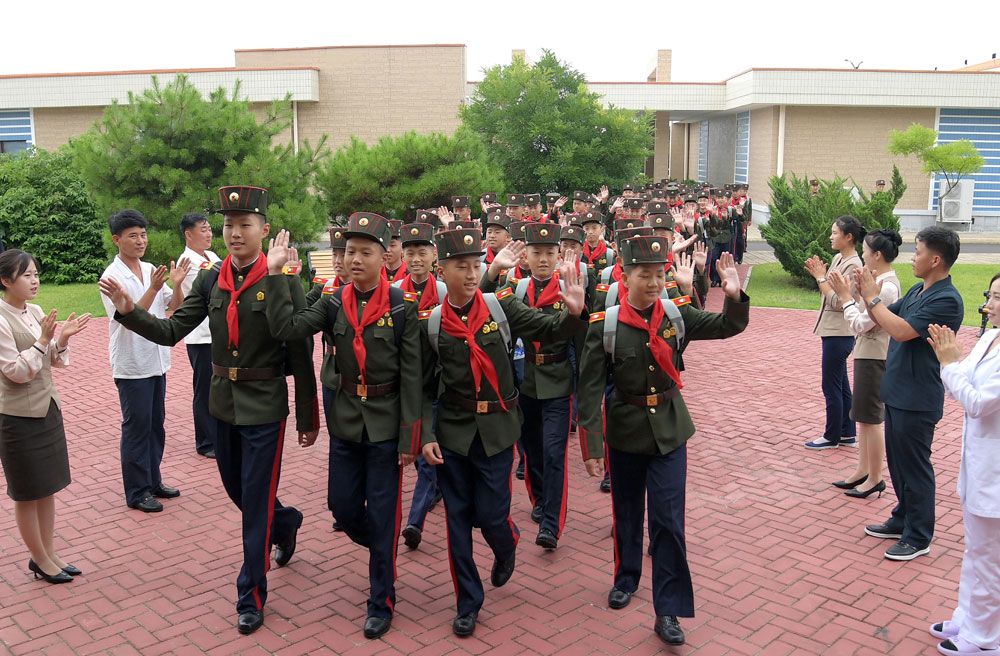 Students of Revolutionary Schools Spend Enjoyable Days in Wonsan Kalma Coastal Tourist Area - Image 2